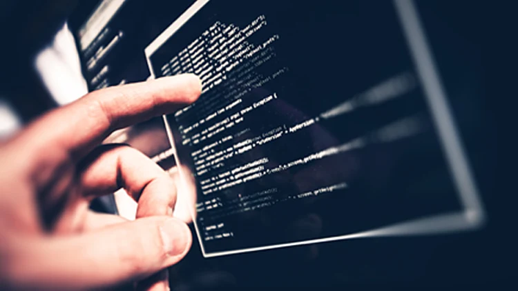 אישום: התחזה לחבריו והפיץ תמונות עירום | חדשות 13