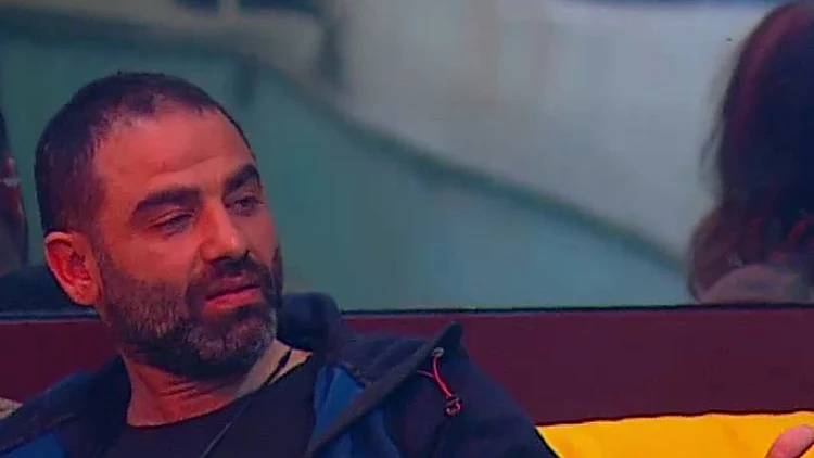 בויכוח פוליטי סוער, עדי מתקשה לשמור על הפאסון