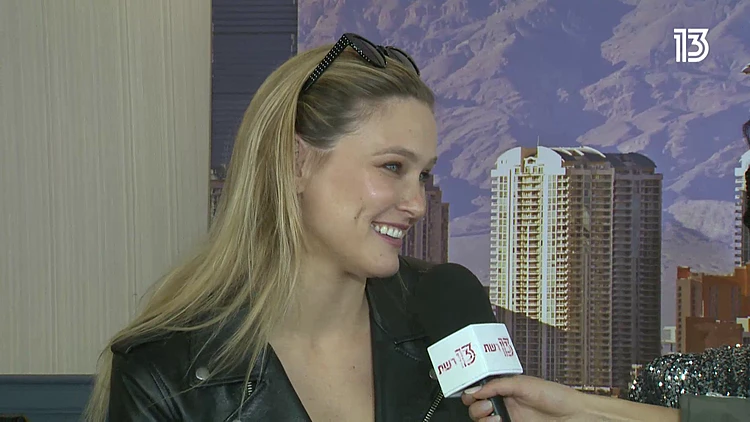 "הבקרים איתם זה הדבר הכי חמוד בעולם": בר רפאלי על שגרת היום עם הילדות והתינוק החדש