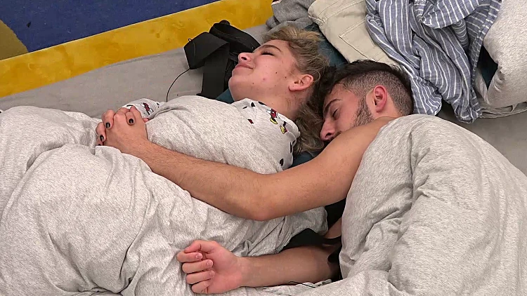 מה קורה בין אדם לשירלי? | סיכום היום ה-61