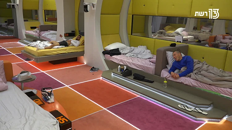 אינגליש פליז: אליאב ולירון מקבלים שיעור באנגלית. הצפייה חובה !