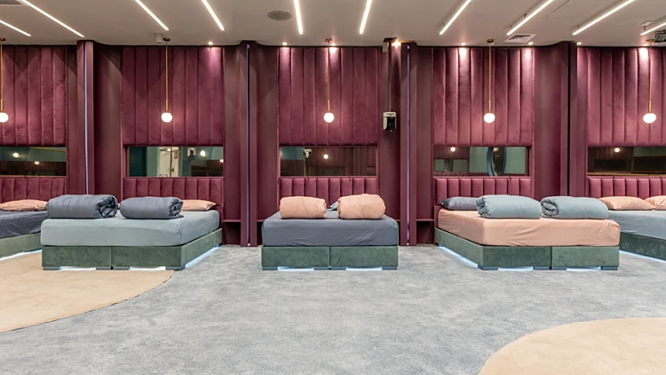 שטיחי צמר בחדר השינה וחדר הארונות של בית האח | רשת 13