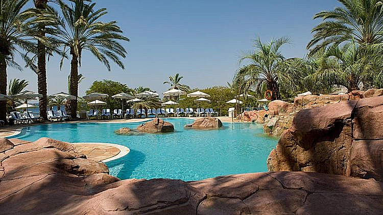 בריכה במלון רויאל ביץ' אילת