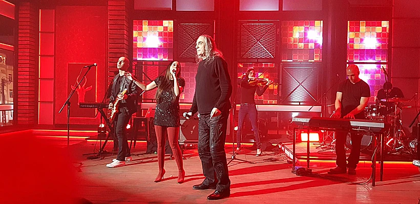 צביקה פיק ומאיה בוסקילה מופיעים על במת מחר שבת (עונה 2, תכנית 11)