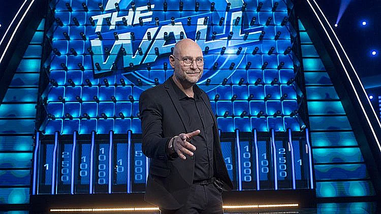 צביקה הדר על הסט של דה וול