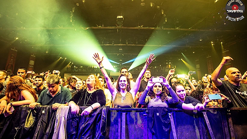 מעריצים בהופעה אתמול. החליפו את יפי הבלורית והפוגו