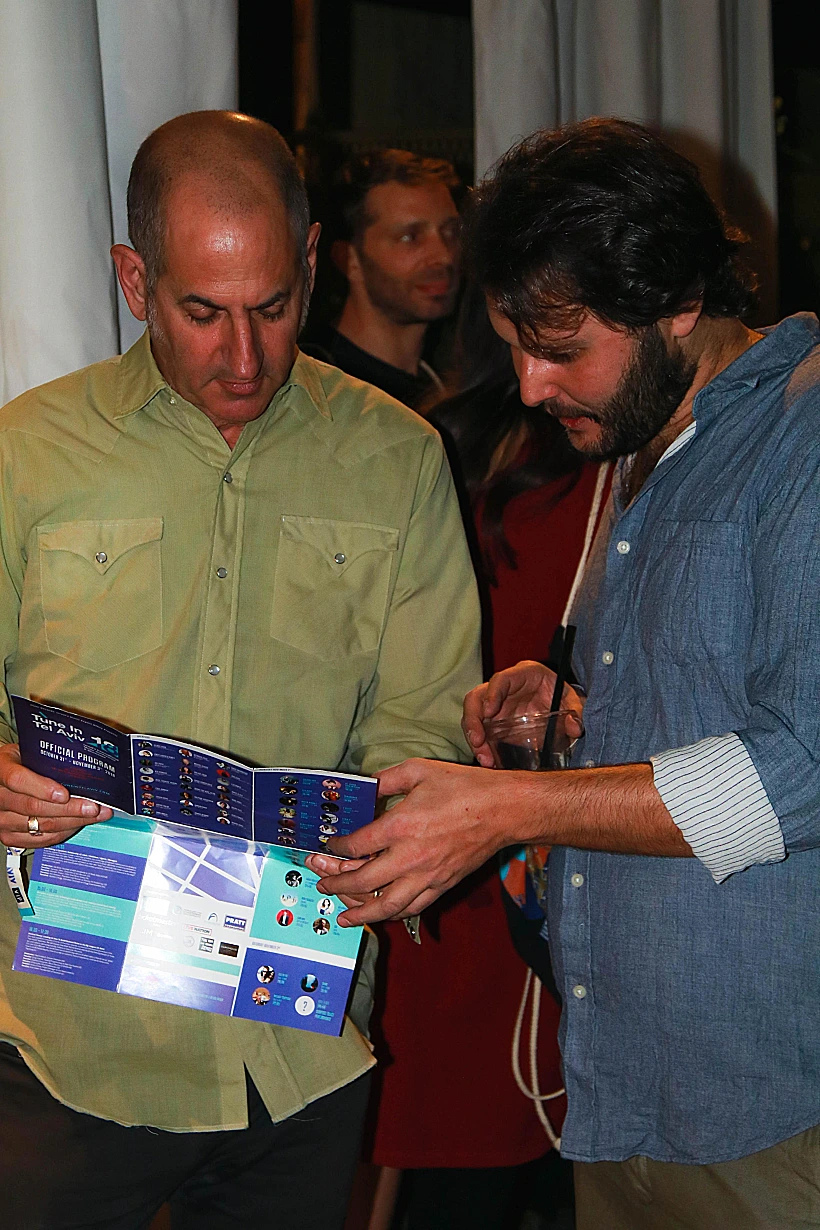 אליוט לפקו (משמאל)