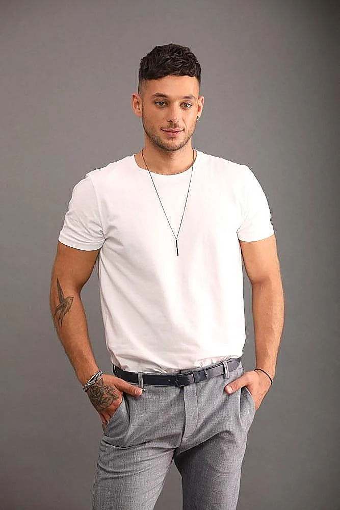 מבט חודר למצלמה