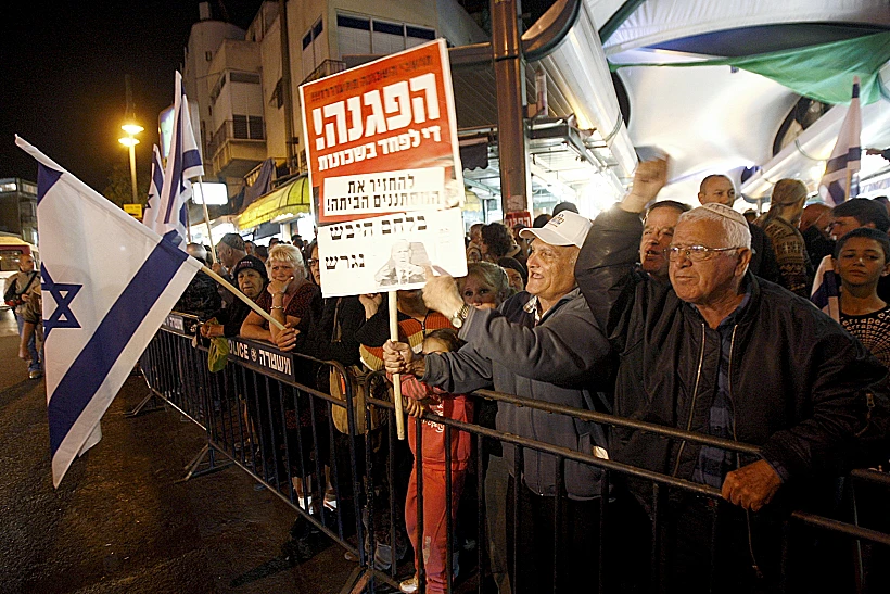 הפגנה נגד העובדים הזרים בשכונת התקווה בתל אביב