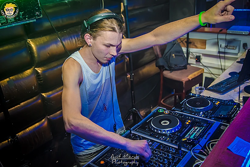 מיילסטון 2 - Sanchuk