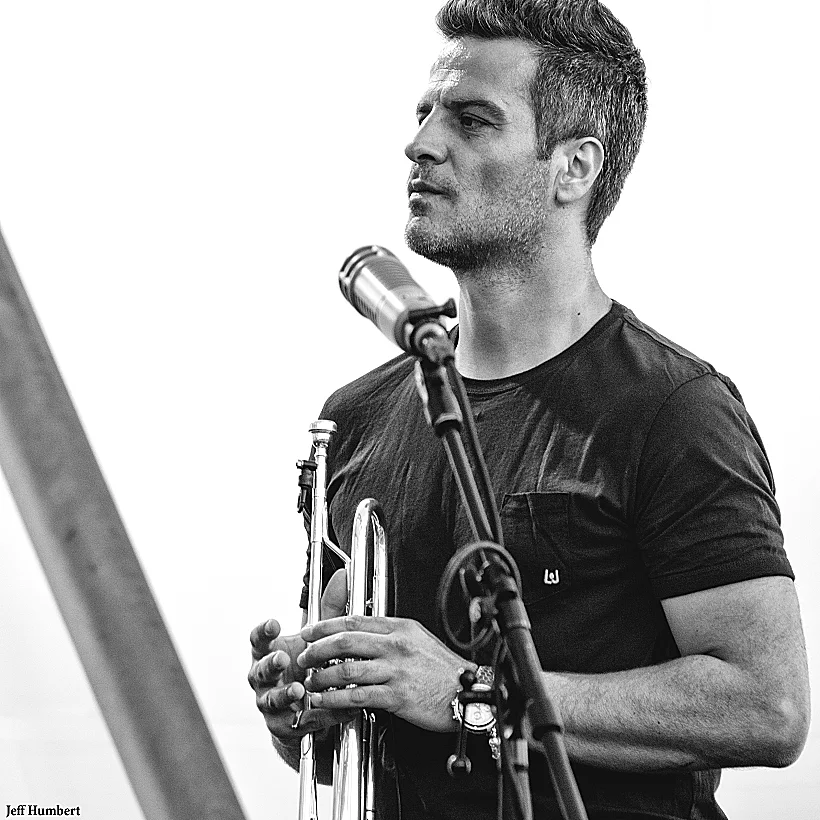 החצוצרן האיטלקי לוקה אקינו