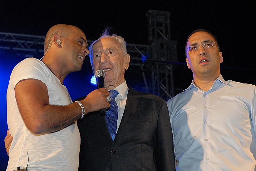 אייל גולן,שמעון פרס