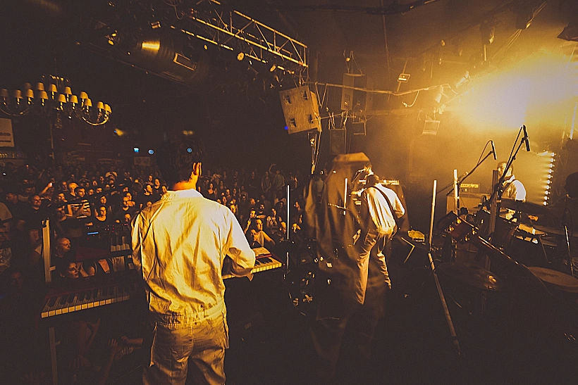 אסף אמדורסקי בהופעה בבארבי תל אביב