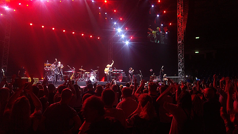 סימפלי רד כבשו את תל אביב