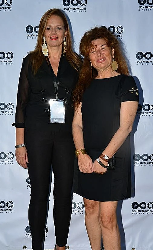 סיגל אדר משמאל וסיגלית בן חיון מימין