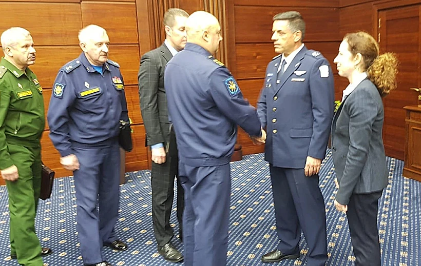 משלחת צה״ל בראשות מפקד חיל האוויר, אלוף עמיקם נורקין בפגישה עם בכירים מהצבא הרוסי