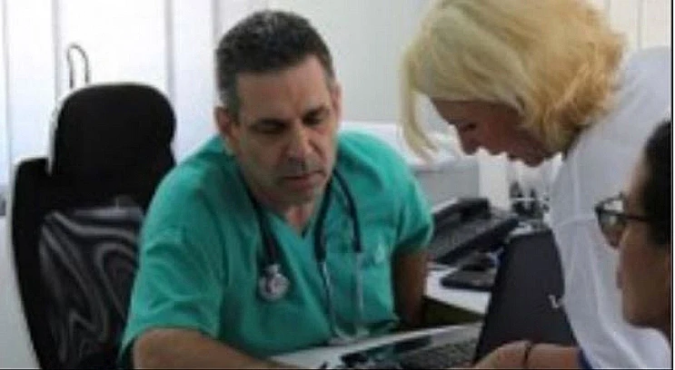 גונן שגב במרפאתו בניגריה