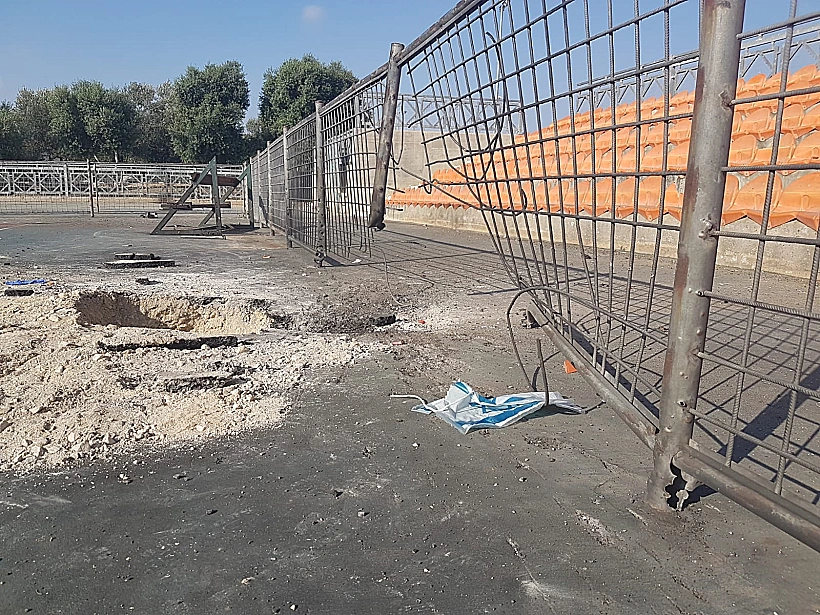 מגרש שנפגע מירי רקטה בנתיבות