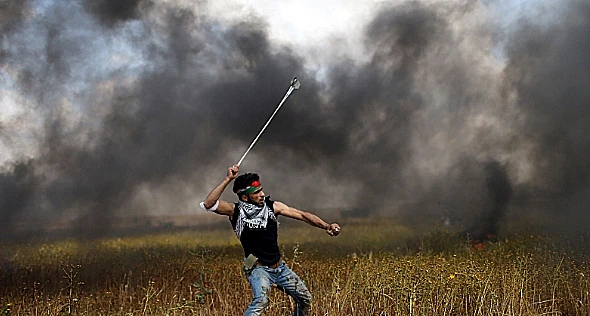 מפגין פלסטיני במהלך צעדת השיבה(רויטרס )