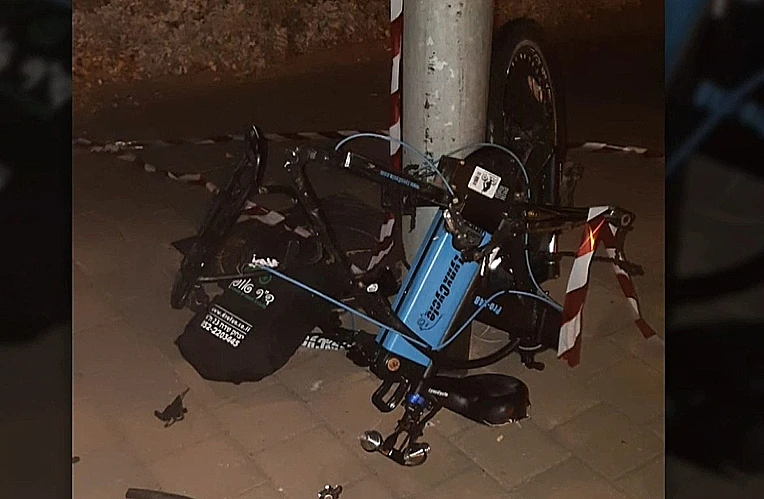 האופניים החשמליים לאחר תאונת הדרכים בשדרות רוקח