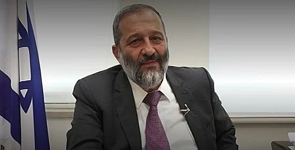 שינה מדיניות. שר הפנים אריה דרעי