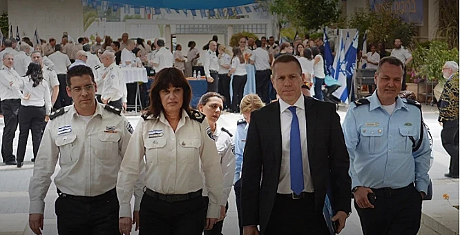 השר לביטחון פנים גלעד ארדן ונציבת בתי הסוהר, רב גונדר עפרה קלינגר
