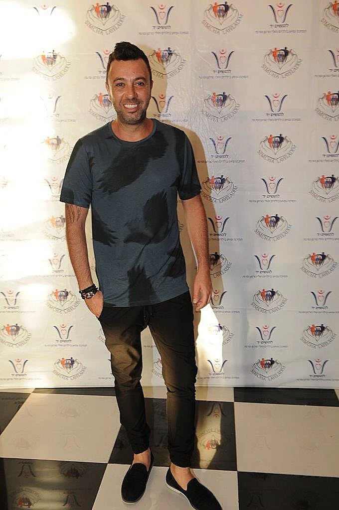 ליאור נרקיס באירוע של עמותת להושיט יד