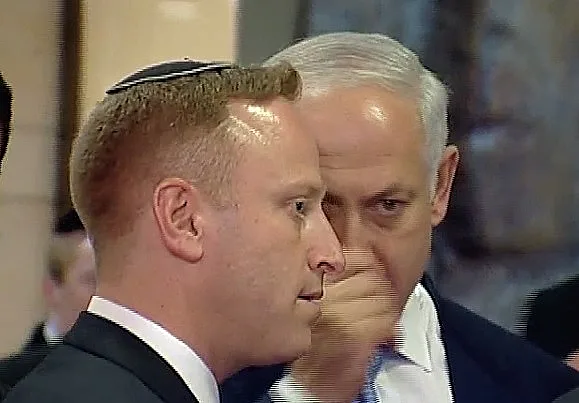 ראש הממשלה בנמין נתניהו לצד ארי הרו, ראש הסגל לשעבר במשרד רה"מ