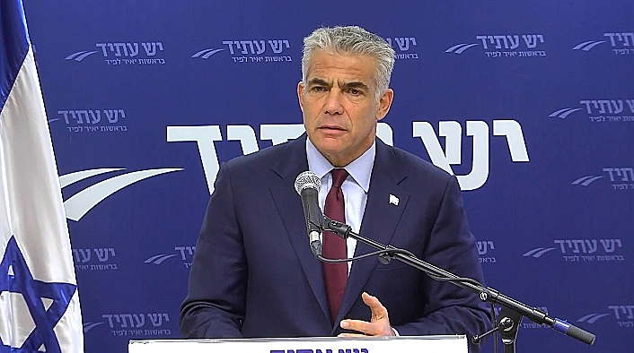 חבר הכנסת יאיר לפיד בישיבה השבועית של מפלגת 