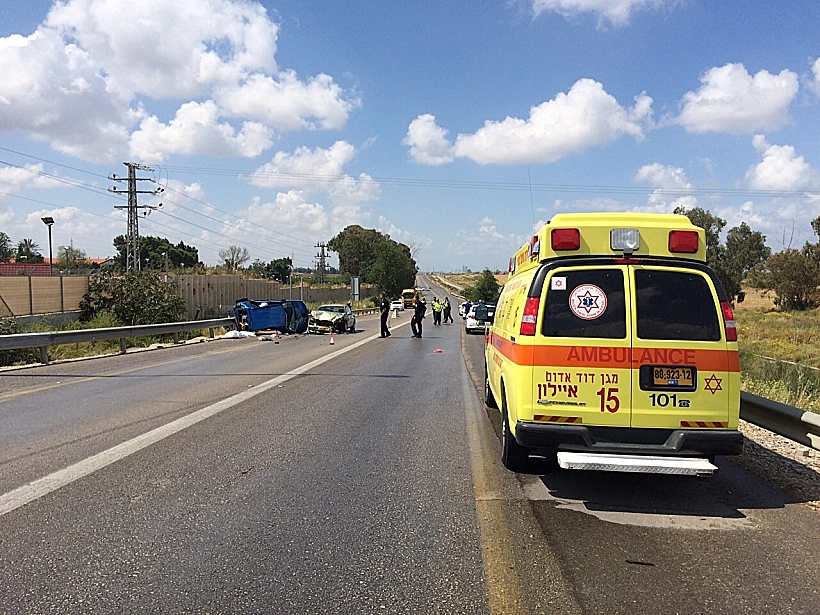 תאונה בין שני כלי רכב ליד יבנה