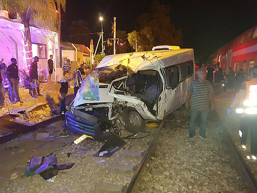 תאונת דרכים בלוד בין רכבת ורכב פרטי