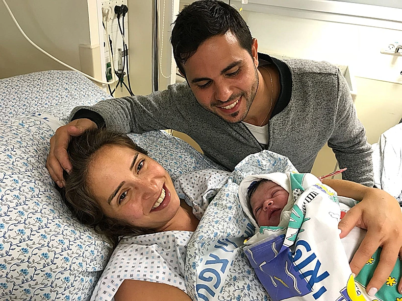 התינוקת הראשונה לשנת תשע