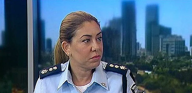 דוברת המשטרה מירב לפידות באולפן 