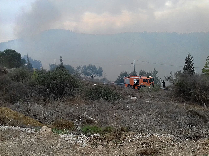 עשן מיתמר בשריפה בנטף, סמוך לירושלים