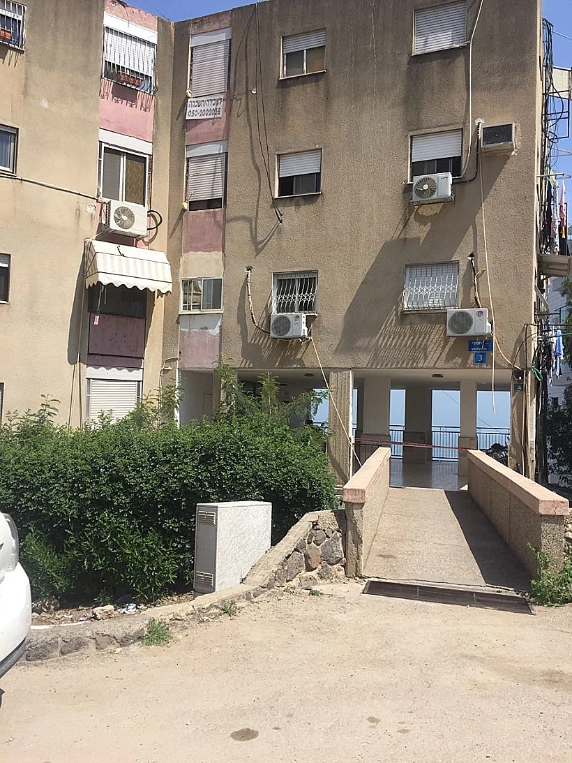 הבניין בטבריה בו נמצאה גופת אישה ועליה סימני אלימות