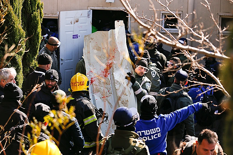 בית הכנסת בעמונה במהלך יומו השני של מבצע הפינוי
