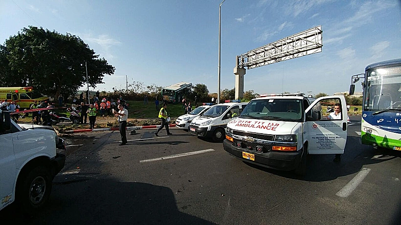 זירת תאונת דרכים בכביש 44 בסמוך לצומת חולון