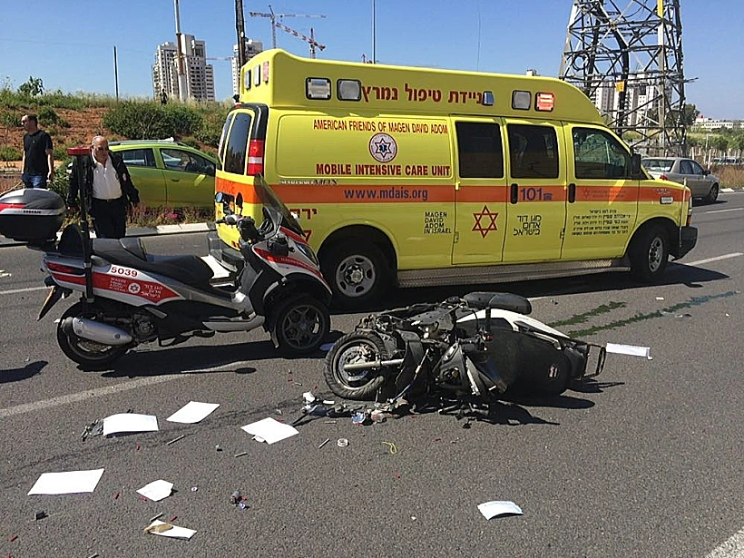 תאונה בין רכב לאופנוע בפתח תקווה