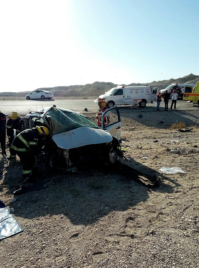 רכב שהתרסק בתאונת דרכים בכביש 90