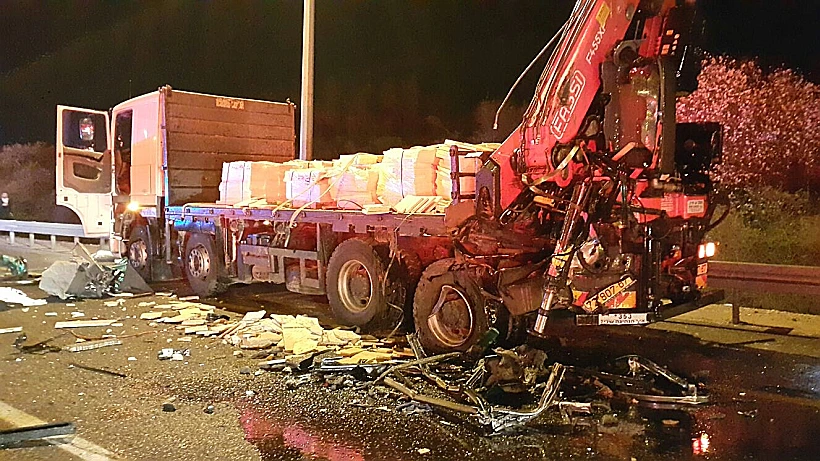 תאונה בכביש 1 בין משאית לאוטובוס