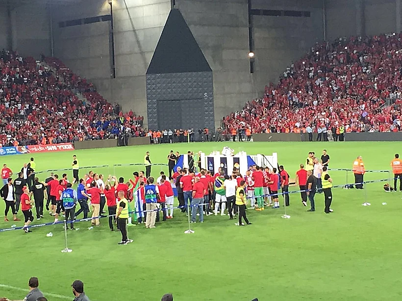 הקהל של באר שבע חוגג