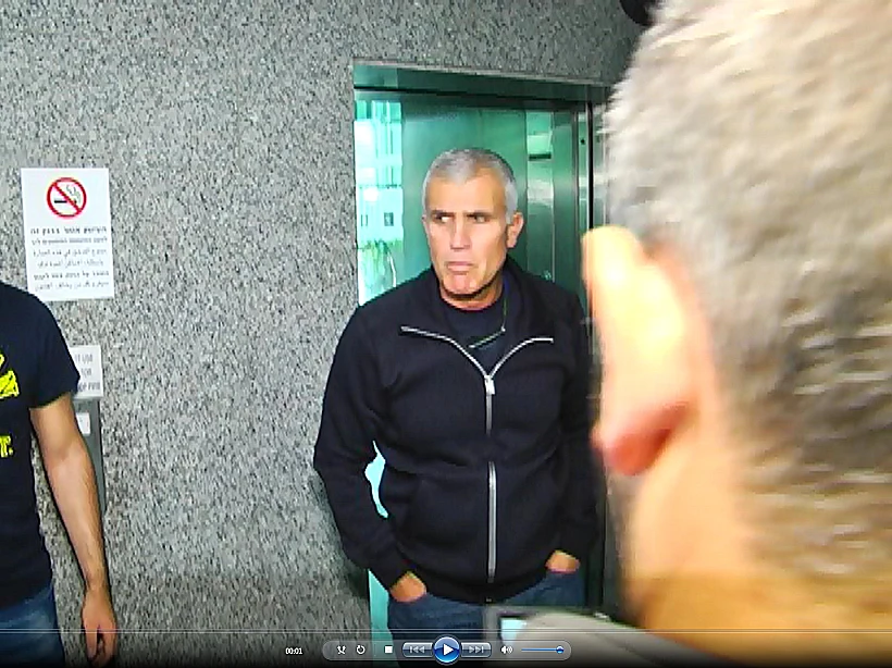 ניצב חגי דותן מגיע לחקירה במח