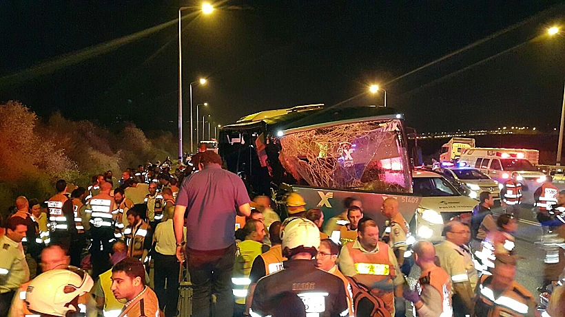 תאונה בכביש 1 בין משאית לרכב