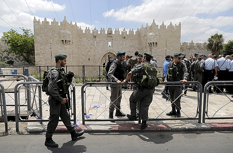חיילי משמר הגבול בשער שכם, לאחר פיגוע דקירה שם