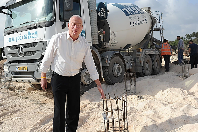 שר הבינוי והשיכון, אורי אריאל