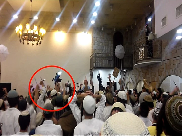 חוגגים בחתונת ימין קיצוני עם כלי נשק