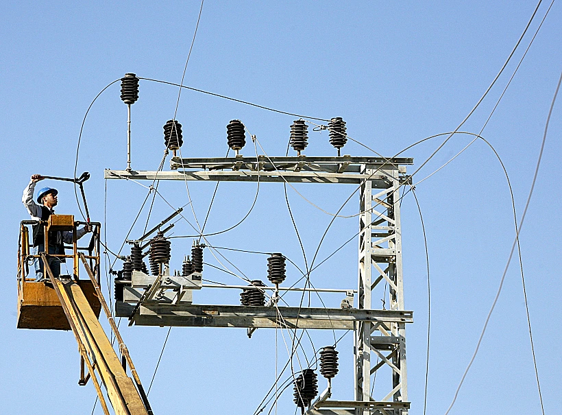 תיקון עמודי חשמל