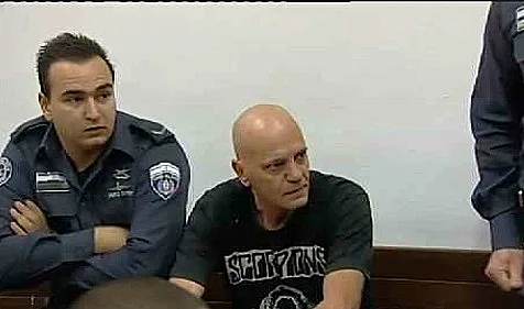 דני ביטון, אביו של אייל גולן בבית המשפט