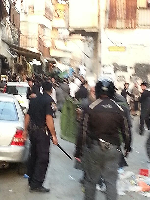 חרדים תקפו חייל במאה שערים