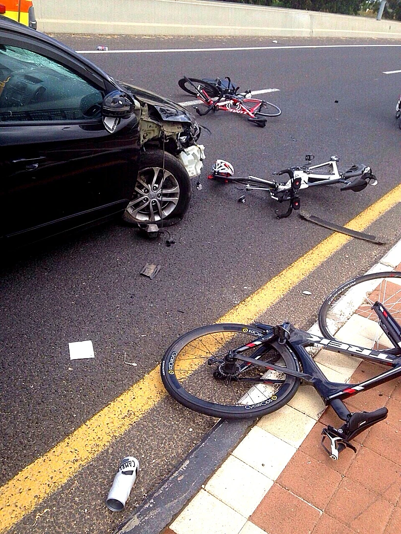 רכב פגע ברוכבי אופניים ליד צומת קסטינה